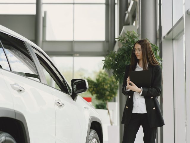 Voitures électriques d’occasion : les pièges des aides financières révélés