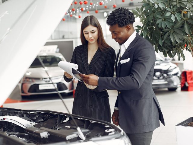 Attention, 2 000 euros d’aide pour une voiture électrique d’occasion : un piège à éviter !
